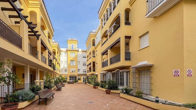 Foto 2 de Pis en venda a V Centenario-Piletas-Capuchinos de 4 habitacions amb terrassa i garatge