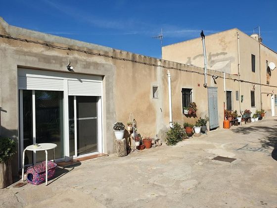Foto 2 de Chalet en venta en Camarles de 3 habitaciones con terraza y garaje