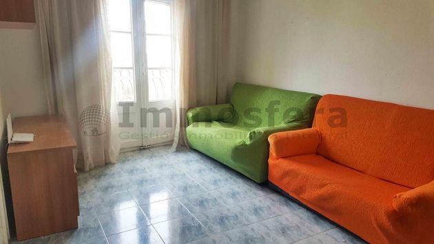 Foto 2 de Piso en alquiler en Centre - Tortosa de 2 habitaciones con muebles y balcón