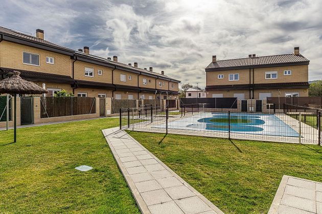 Foto 1 de Casa en venda a Zona Iglesia - Estación de 4 habitacions amb piscina i garatge