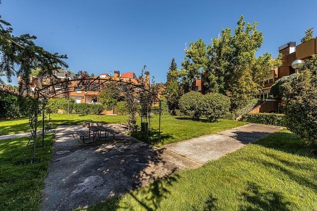 Foto 1 de Casa en venda a Alameda de Osuna de 6 habitacions amb terrassa i piscina
