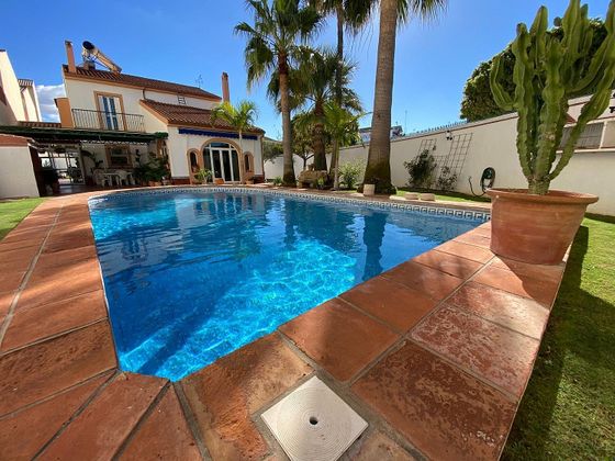Foto 2 de Xalet en venda a Camposoto - Gallineras de 4 habitacions amb terrassa i piscina