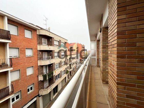 Foto 2 de Pis en venda a Plaça Catalunya de 3 habitacions amb garatge i balcó