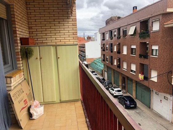 Foto 1 de Pis en venda a calle Gonzalo de Berceo de 3 habitacions amb balcó i calefacció