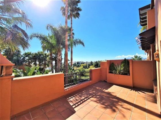 Foto 2 de Venta de casa en Lomas de Marbella Club - Puente Romano de 4 habitaciones con terraza y piscina