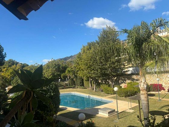 Foto 2 de Casa adossada en venda a Zona Miraflores de 6 habitacions amb terrassa i piscina