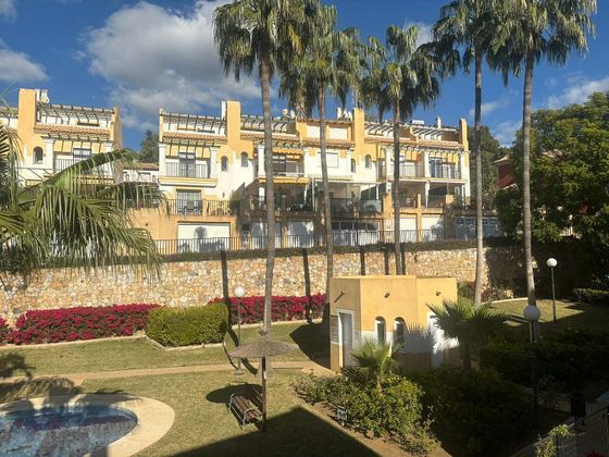 Foto 1 de Casa adosada en venta en Zona Miraflores de 6 habitaciones con terraza y piscina