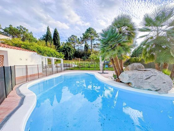 Foto 2 de Xalet en lloguer a Montjuïc de 6 habitacions amb terrassa i piscina