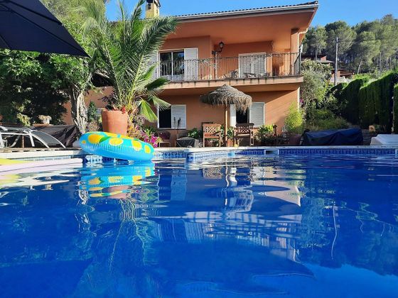 Foto 2 de Chalet en venta en Sant Andreu de la Barca de 4 habitaciones con piscina y garaje