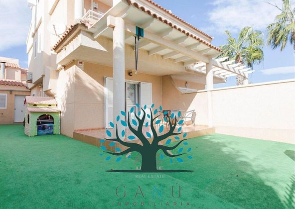 Foto 2 de Dúplex en venda a calle Isla de Lanzarote de 4 habitacions amb terrassa i jardí