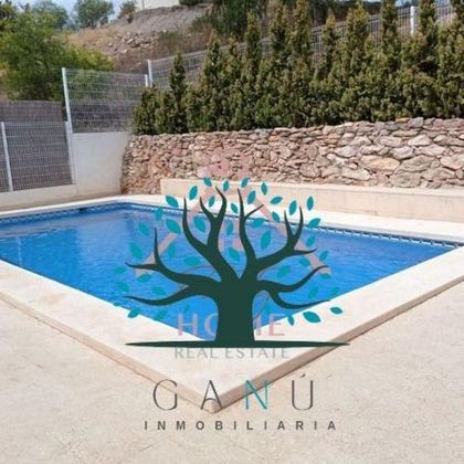 Foto 2 de Chalet en venta en Los Puertos de 5 habitaciones con terraza y piscina