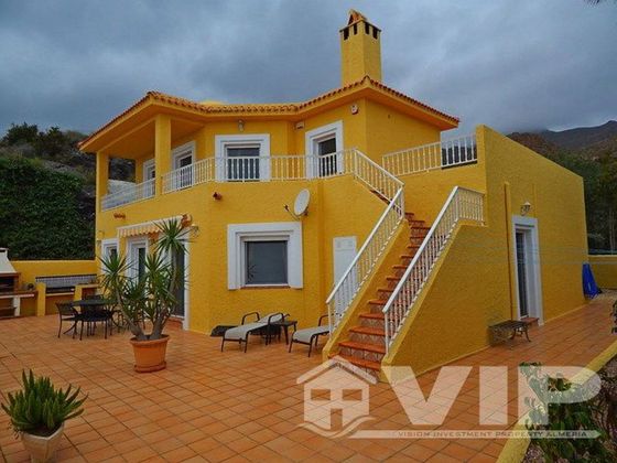 Foto 1 de Venta de casa en Las Ventanicas - La Paratá de 3 habitaciones con terraza y piscina