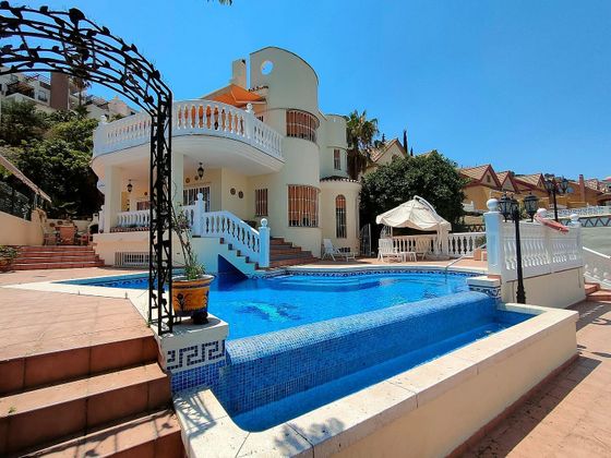 Foto 2 de Xalet en venda a Torrequebrada de 4 habitacions amb terrassa i piscina