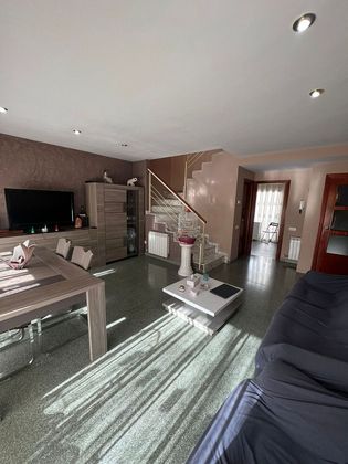 Foto 1 de Casa adosada en venta en Roc Blanc de 4 habitaciones con terraza y garaje
