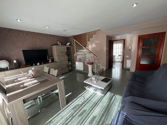 Foto 2 de Casa adossada en venda a Roc Blanc de 4 habitacions amb terrassa i garatge