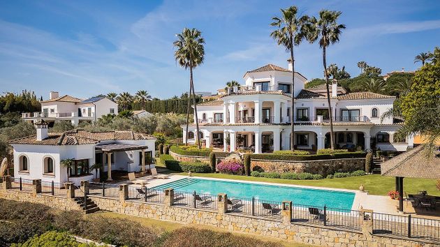 Foto 1 de Xalet en venda a calle Granada de 6 habitacions amb terrassa i piscina