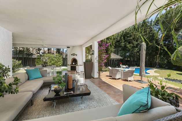 Foto 1 de Venta de chalet en calle Santiago de Compostela de 6 habitaciones con terraza y piscina