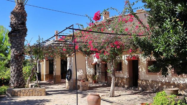 Foto 2 de Casa rural en venda a Villajoyosa ciudad de 4 habitacions amb piscina