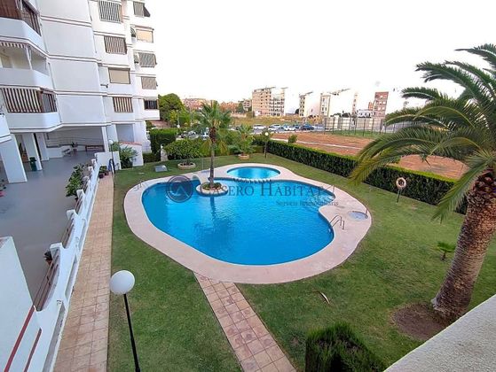 Foto 1 de Venta de piso en Villajoyosa ciudad de 3 habitaciones con terraza y piscina