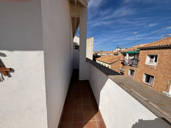 Foto 2 de Ático en alquiler en calle Elvira de 3 habitaciones con terraza y aire acondicionado