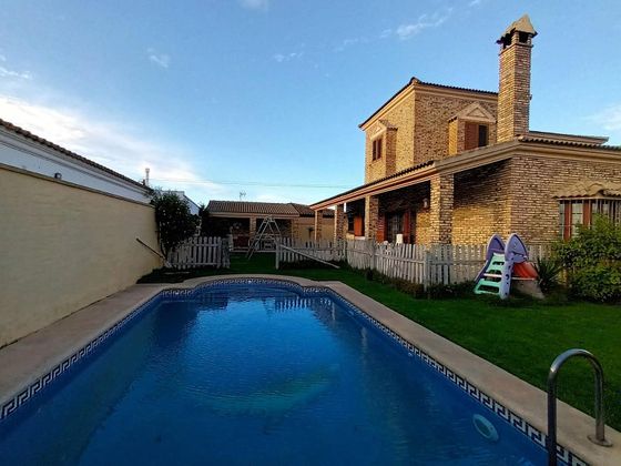Foto 1 de Chalet en venta en Pinar de los Franceses - Marquesado de 5 habitaciones con piscina y calefacción