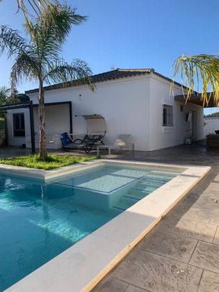 Foto 2 de Xalet en venda a Pinar de los Franceses - Marquesado de 3 habitacions amb piscina i jardí