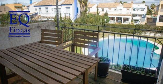 Foto 2 de Casa en venda a Isla Canela de 3 habitacions amb terrassa i piscina