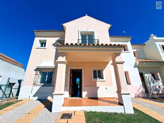 Foto 1 de Casa en venda a calle Rubén Darío de 3 habitacions amb terrassa i piscina