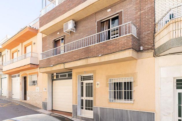 Foto 1 de Venta de casa en calle Diego de Almagro de 5 habitaciones con terraza y garaje