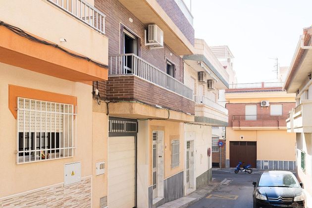 Foto 2 de Venta de casa en calle Diego de Almagro de 5 habitaciones con terraza y garaje