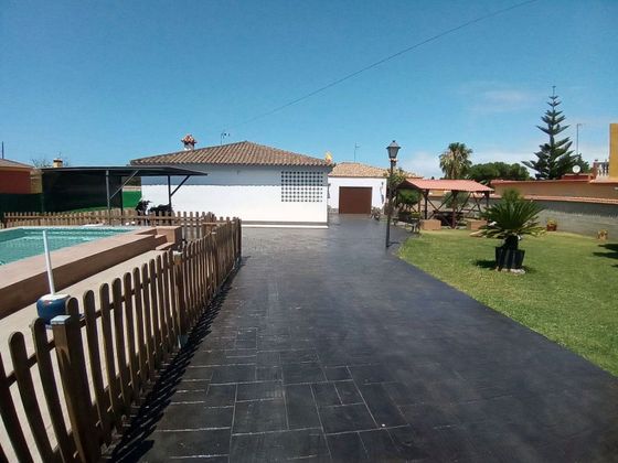 Foto 2 de Venta de chalet en Las Lagunas - Campano de 3 habitaciones con piscina y garaje