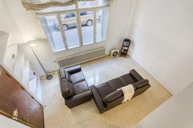 Foto 2 de Dúplex en venda a El Camp de l'Arpa del Clot de 3 habitacions amb balcó i aire acondicionat