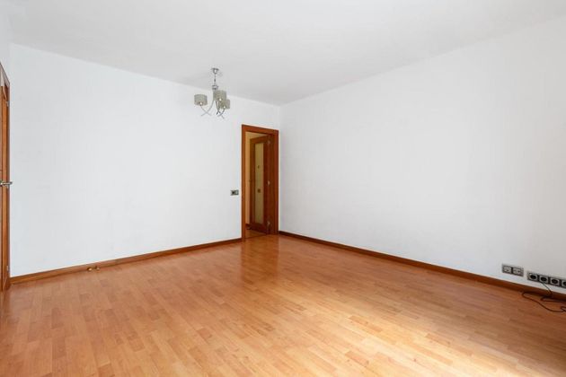 Foto 2 de Pis en venda a Can Baró de 4 habitacions i 84 m²