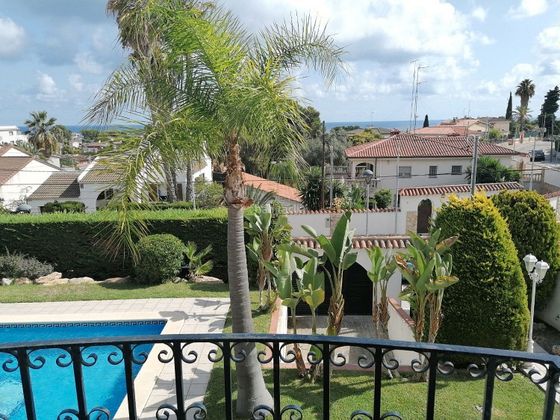 Foto 1 de Xalet en venda a Segur de Calafell de 4 habitacions amb terrassa i piscina