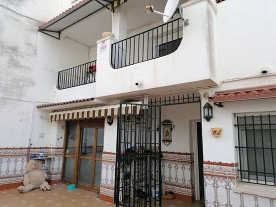 Foto 1 de Casa adossada en venda a avenida Vilanova i la Geltrú de 4 habitacions amb terrassa i balcó