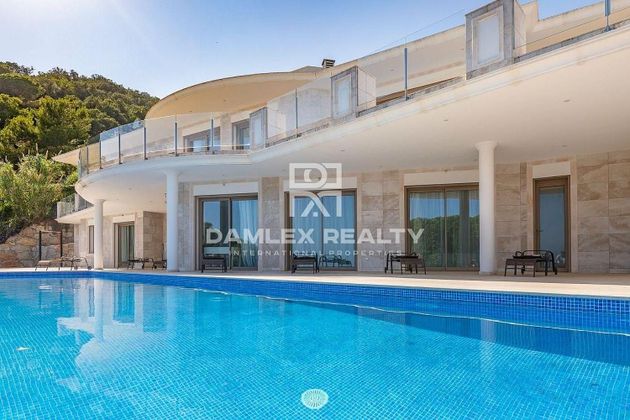 Foto 2 de Xalet en venda a Santa María de Llorell de 6 habitacions amb terrassa i piscina