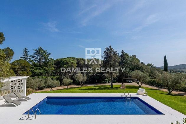 Foto 2 de Xalet en venda a Mont-Ras de 9 habitacions amb terrassa i piscina