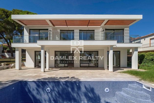 Foto 1 de Xalet en venda a Els Pins - Politur de 4 habitacions amb terrassa i piscina