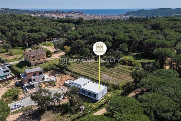 Foto 2 de Chalet en venta en Golf Costa Brava - Bufaganyes de 3 habitaciones con piscina y jardín