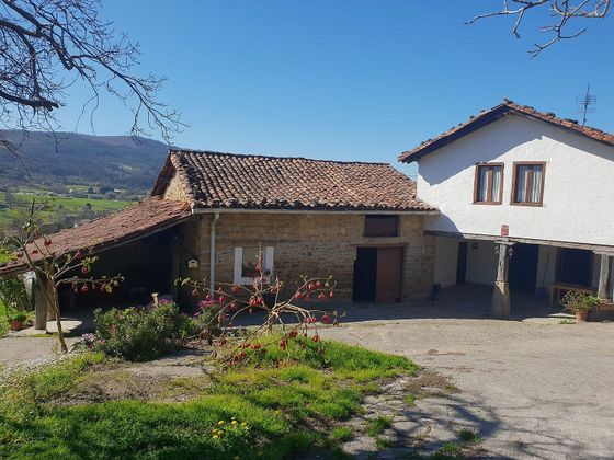 Foto 1 de Casa en venda a Lezama de 3 habitacions amb terrassa i jardí