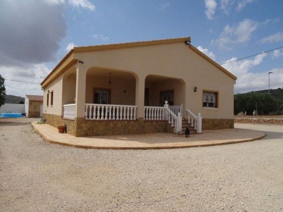 Foto 1 de Xalet en venda a Algueña de 3 habitacions amb terrassa i garatge