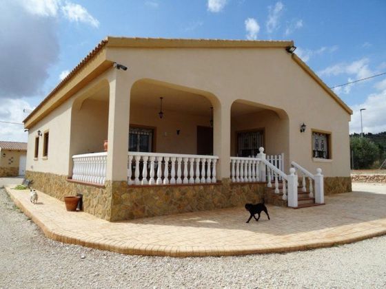 Foto 2 de Chalet en venta en Algueña de 3 habitaciones con terraza y garaje