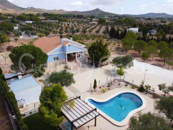 Foto 1 de Xalet en venda a Yecla de 4 habitacions amb terrassa i piscina