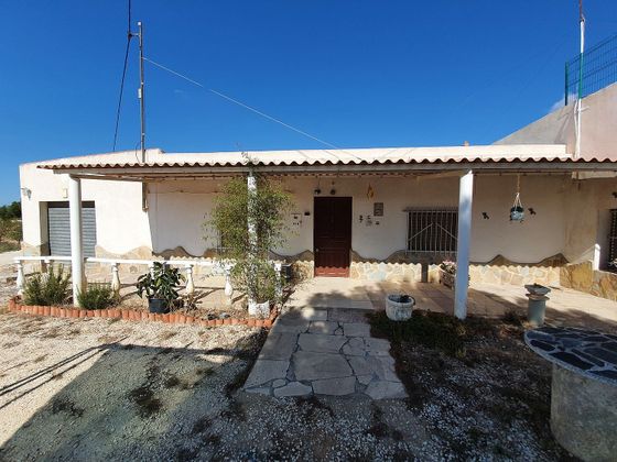 Foto 1 de Xalet en venda a Jumilla de 4 habitacions amb terrassa i garatge