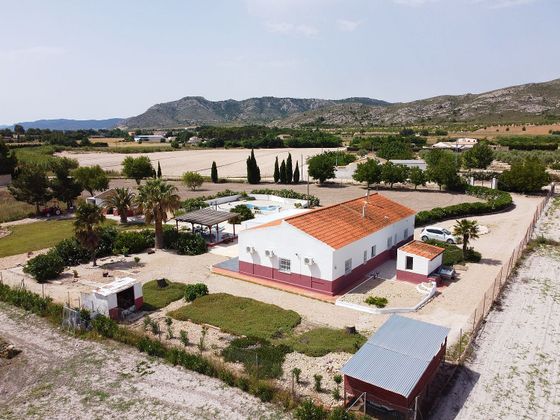 Foto 2 de Xalet en venda a Villena de 5 habitacions amb terrassa i piscina