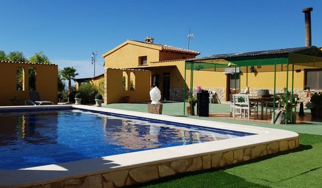Foto 1 de Chalet en venta en Jumilla de 4 habitaciones con terraza y piscina