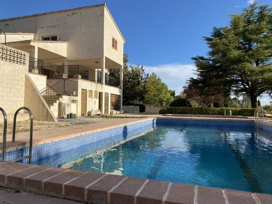 Foto 2 de Xalet en venda a Villena de 5 habitacions amb terrassa i piscina