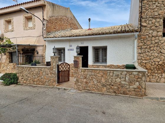 Foto 1 de Casa adossada en venda a Algueña de 1 habitació amb terrassa i piscina