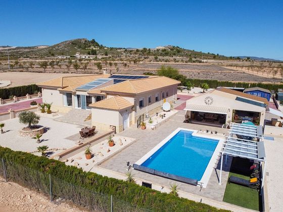 Foto 1 de Venta de chalet en Pinós de 5 habitaciones con terraza y piscina