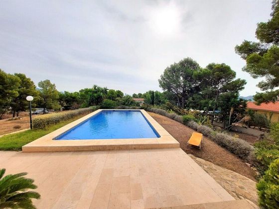 Foto 1 de Casa en venta en Nucia (la) de 4 habitaciones con terraza y piscina